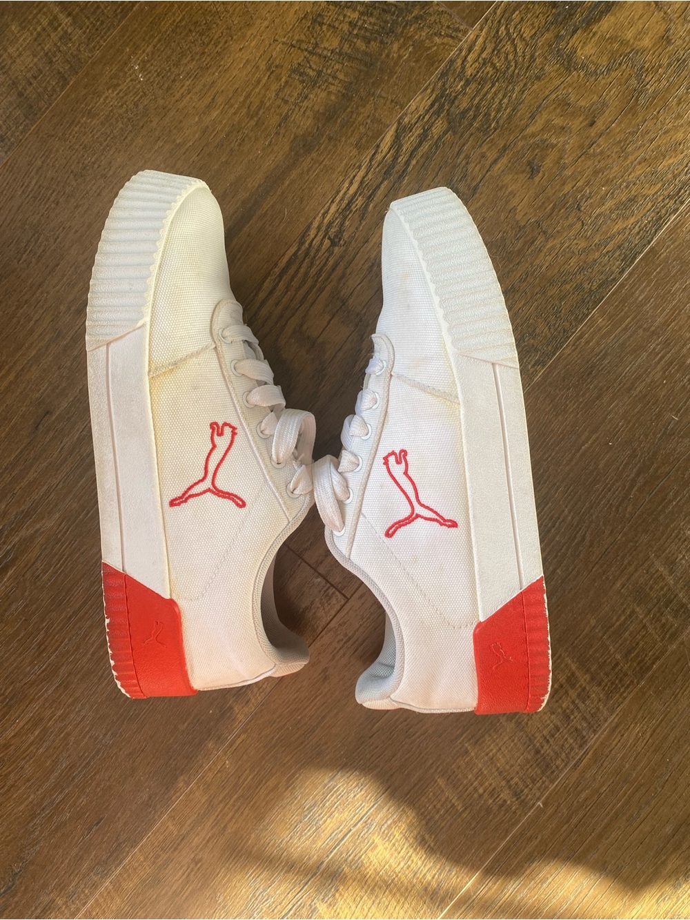 PUMA White and Red Low-Top Sneakers. Women’s SZ 8. - Picture 7 of 7